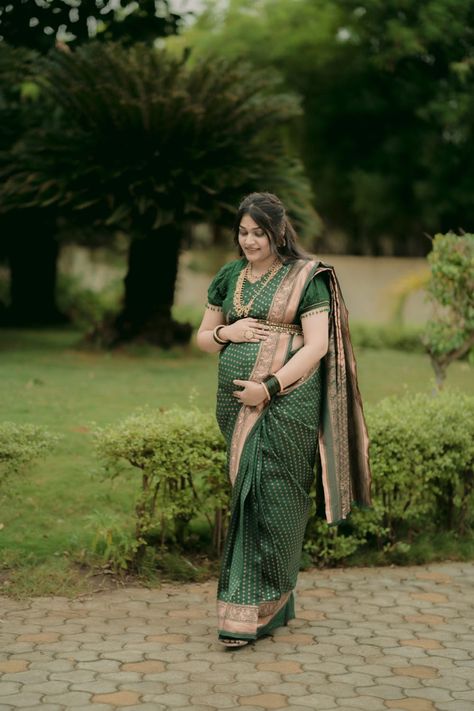 Pregnant Women Outfits Indian Wedding, Maternity Suit Photoshoot, Baby Shower Poses Indian, Valaikappu Photoshoot, Seemantham Saree, Wedding Closeup, Shower Poses, Maternity Gown Photography, Studio Maternity Shoot