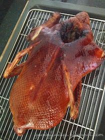 GoodyFoodies: Recipe: Crispy-skin Chinese Roast Duck 烤鸭 Chinese Roast Duck, Peking Duck Recipe, Chinese Chicken Wings, Chinese Roast Pork, Roasted Duck Recipes, Plum Sauce, Peking Duck, Roast Duck, Cashew Chicken