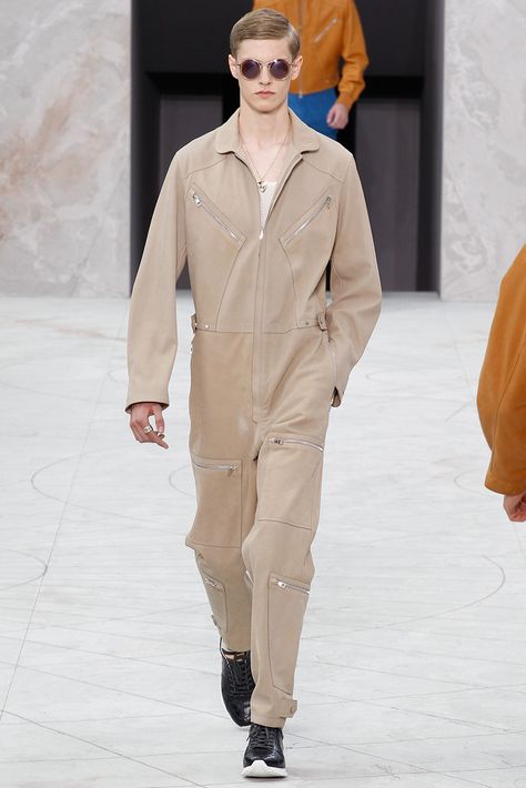 Image of Louis Vuitton 2015 Spring Collection Men Jumpsuits, Mens Runway Fashion, Suit Pin, Flight Suit, Mens Fashion Smart, Jumpsuit Men, 2015 Trends, Paul Newman, Boiler Suit