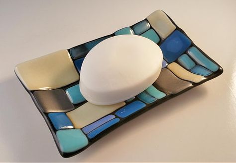 Fused Glass Plates Bowls, Mosaic Flower Pots, Fused Glass Dishes, Fused Glass Bowl, Fused Glass Plates, Glass Fusion Ideas, Fused Glass Artwork, Glass Fusing Projects, Bar Of Soap