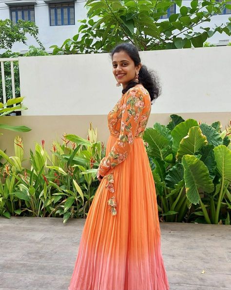 Orange Half Saree, Shaded Dress, Full Frock, Pink Colour Combination, Colour Clothes, Summer Gowns, Combination Dresses, Designer Anarkali Dresses, Anarkali Dresses