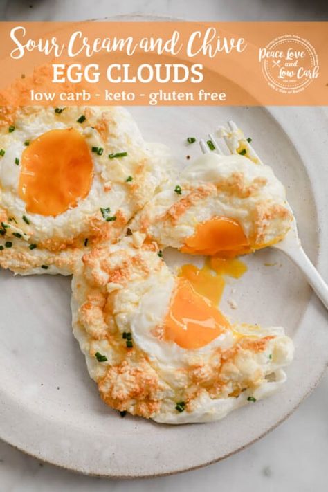 Egg Clouds, Egg Meals, Keto Eggs, Peace Love And Low Carb, Homemade Breakfast Sausage, Breakfast Inspiration, Fluffy Eggs, Omelette Recipe, Boiled Egg Diet