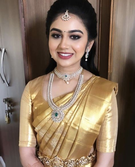 South Indian Engagement Look, Gold Saree Blouse Design, Reception Saree Look For Bride, Reception Saree For Bride, Gold Saree Blouse, Wedding Saree Designs, Indian Bride Saree, Engagement Looks, South Indian Wedding Saree