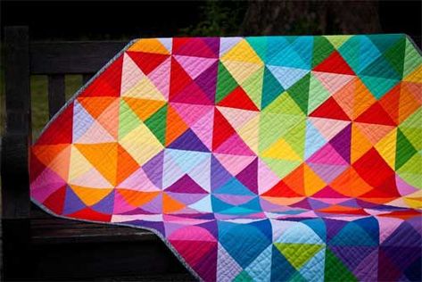 Postcard from Sweden – Free Quilt Pattern | Love to Sew Colorful Quilts Patterns, Pinwheel Quilts, Quilt Colors, Pretty Quilts, Fat Quarter Quilt Pattern, Quilt Modernen, Fat Quarter Quilt, Rainbow Quilt, Quilt Art