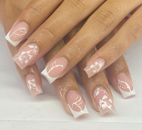 Nails Hibiscus, Hibiscus Nails, Holiday Acrylic Nails, Henna Nails, Acrylic Toe Nails, Plaid Nails, Gel Nails Diy, Colored Acrylic Nails, Girly Acrylic Nails