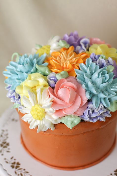 Flower Pot Cake Plant Pot Cake Ideas, Flower Pot Cake Ideas, Cookie Cake Flower Design, Flower Basket Cake, Big Birthday Cake, Flower Pot Cake, Fresh Fruit Tart, Gluten Free Items, Pot Cakes