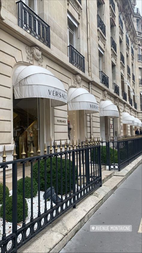 Versace Store Aesthetic, Statue Of Liberty Facts, Versace Aesthetic, Brands Aesthetic, Rich Vibes, Versace Store, Store Aesthetic, Civil Engineering Design, Paris Store