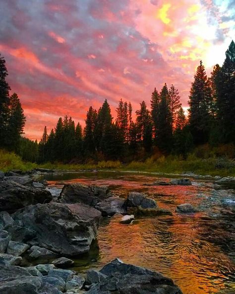 Montana (Photography by Andrew Wicks) Salmon Idaho, Montana Photography, Big Sky Montana, Big Sky Country, Mountain Stream, Pretty Landscapes, Pretty Photos, Sunset Photos, Nature Aesthetic