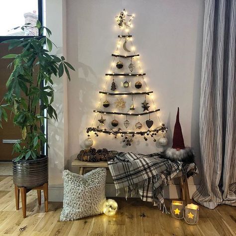 Want to give your pine tree a rest? Check out these 31 innovative Christmas tree ideas. From deconstructed setups to tactile honeycombs, these options will offer plenty of holiday cheer. #christmas #holidays #christmastree #christmasdecorations #differentchristmastree #uniquechristmas #holidaydecor #elledecor Alternate Christmas Tree, Tree Ladder, Branch Tree, Shiny Brite Ornaments, Weekend Crafts, Classic Christmas Tree, Christmas Is Over, Alternative Christmas, Christmas Chalkboard