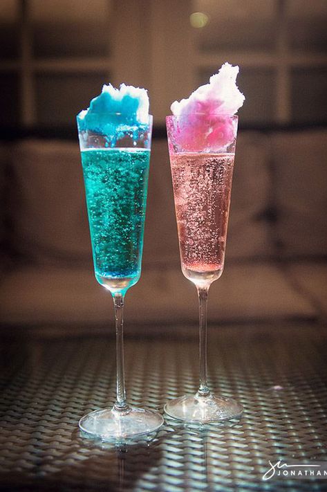 signature drink For wedding reception Cotton Candy Drinks, Cotton Candy Wedding, Bebidas Do Starbucks, Candy Drinks, Colorful Drinks, Wedding Reception Food, Fancy Drinks, Pretty Drinks, Wedding Drink