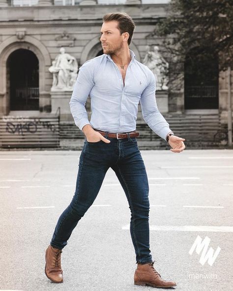 Casual style for men. Denim jeans and blue shirt combo. Dress Shirt With Jeans, Instagram Comments, Shirt With Jeans, Jeans Trend, Blue Jean Outfits, Formal Men Outfit, Men With Street Style, Hipster Mens Fashion, Elegante Casual