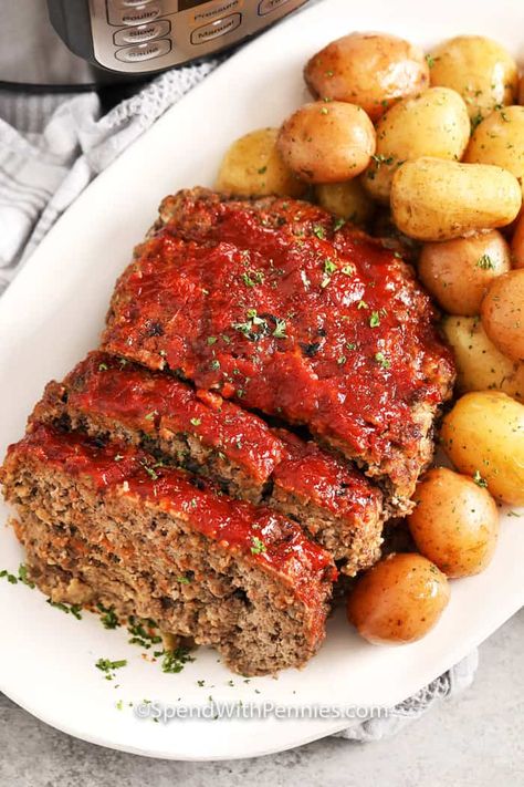 Instant Pot Meatloaf is cooked with baby potatoes, and can be served with corn, green beans or veggie of your choice!   #spendwithpennies #instantpotmeatloaf #maindish #instantpot #recipe #withpotatoes #pressurecooker Instant Pot Meatloaf, Ground Beef Meatloaf, Perfect Meatloaf, Beef Meatloaf, Homemade Meatloaf, Meatloaf Ingredients, Classic Meatloaf Recipe, Chef Gordon Ramsay, Making Mashed Potatoes