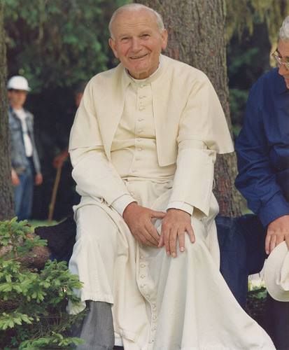 John Paul II, Facebook page Aesthetic Church, Pope Saint John Paul Ii, San Juan Pablo Ii, Santi Cattolici, St John Paul Ii, Juan Pablo Ii, Pope John Paul Ii, Holy Father, Epic Photos