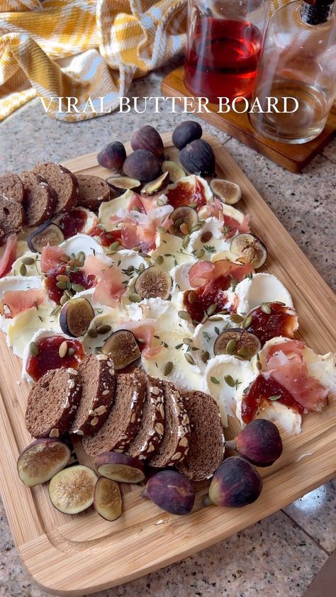 🧈Viral butter board trend. Jump on it! It’s delicious! If you love charcuterie you’ll love this. Use any flavors you like. It honestly … | Instagram Butter Plate Ideas, Charcuterie Board Fancy, Christmas Boards Food, Butter Board Charcuterie, Pretty Charcuterie Board, Butter Board Ideas, Butter Board Trend, Hummus Board, Christmas Catering