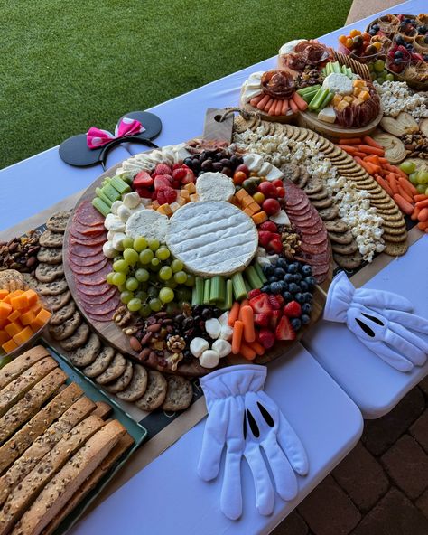 ✨ Snack heaven, but make it cute! 😍 When we were asked to create the ultimate kids grazing board, we didn’t hold back! From Mickey-shaped cheeses to peanut butter cups with apple slices, mini sandwiches, popcorn, pretzels, and every treat a little one could dream of! 🍎🍿🥨 Check out all the delicious details in this carousel! ➡️ Which snack would you grab first?! Comment below! 👇🏼 #KidsPartyMagic #SnackBoardGoals #AZEventStyling #PartyPerfection #grazingboardinspo #KidsPartyPlanner #AZParty... Pooh Charcuterie Board, Pooh Bear Charcuterie Board, Mcdonald’s Charcuterie Board, Disney Cheese Board, Mickey Mouse Cheese Board, Kids Party Planner, Grazing Board, Mini Sandwiches, Snack Board