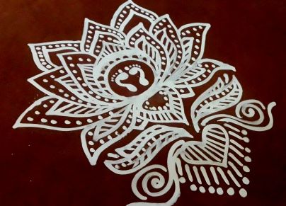 simple lotus muggulu / rangoli / kolam. beautiful lotus jhoti design by Rajni | Jhoti Chita (ଝୋଟି ଚିତା) is a traditional Odia white art Odia Jhoti Design, Lotus Alpana Design, Lotus Jhoti Design, Odia Jhoti Chita, Gokulashtami Rangoli, Odia Jhoti, Jhoti Chita Design, Lotus Muggulu, Jhoti Design