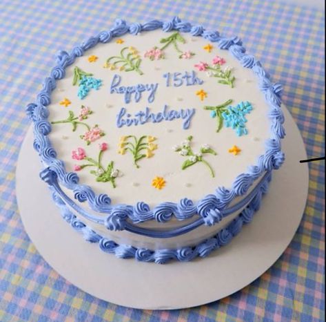 Slay Birthday Cake, Birthday Cake 17th Birthday Girl, Fifteen Birthday Cake, Aestethic Birthday Cake, 17 Bday Cake, 15th Bday Cake, 17th Birthday Cake Ideas, 16th Bday Cake