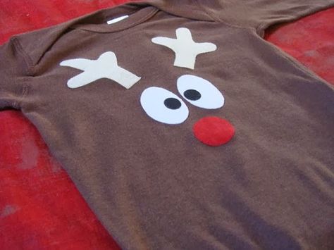 I want to make all of these- super cute ideas for DIY Christmas Shirts for Kids. Most are 'no sew'! #christmasshirts #kidscrafts Reindeer Onesie, Diy Christmas Shirts, Thanksgiving Onesie, Reindeer Shirt, Christmas Shirts For Kids, Noel Christmas, Long Sleeve Onesie, Diy Shirt, Holiday Shirts