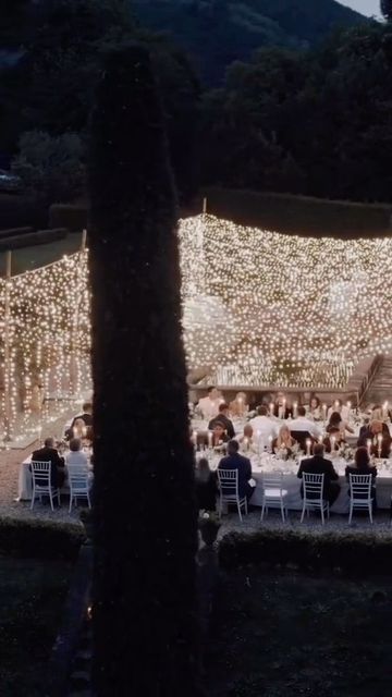 Carats & Cake on Instagram: "No roof? No problem. A canopy of string lights marries a night under the stars with a fairytale design. This video by @o.skifilms is a reminder to draw your guests’ eyes up when it comes to unique decor. For some of the most elaborate installations we have ever seen, click the link in our bio. #caratsandcake 🎥: @o.skifilms 📋: @callunaevents" Fairytale Design, A Night Under The Stars, Sand Cake, Night Under The Stars, Future Planning, Beautiful Table Settings, Future Plans, Under The Stars, Draw Your