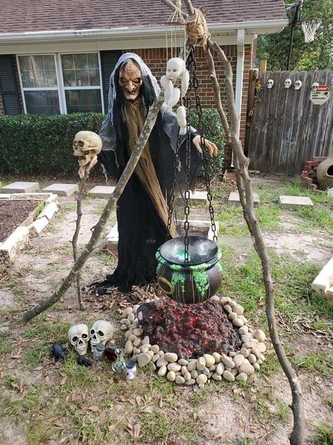 Swamp Halloween, Halloween Front Yard, Voodoo Halloween, Funny Halloween Decorations, Haunted Trail, Halloween Diy Outdoor, Halloween Outside, Halloween Decorations Diy, Halloween Witch Decorations