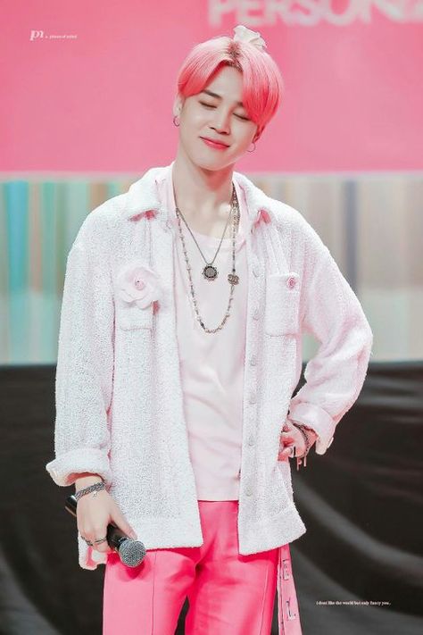 Jimin Pink Hair, Jimin Hair, Boy With Luv, Park Ji Min, Park Jimin Cute, Jimin Wallpaper, Park Jimin Bts, Blackpink Photos, Kpop Outfits