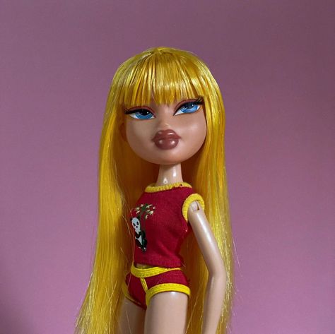 Bratz Repaint, Doll Japan, Online Profile, Doll Painting, Slumber Party, Bratz Doll, Slumber Parties, Pretty Dolls, Profile Pictures