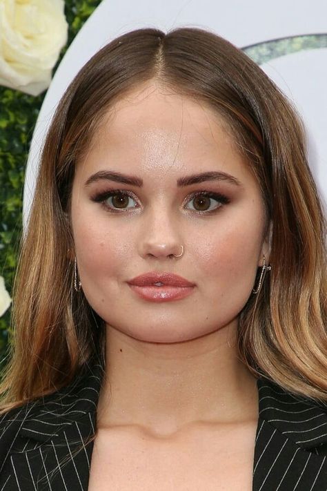 Round Face Celebrities, Debby Ryan, Female Actresses, Shiny Hair, Round Face, Famous People, Celebrity Style, Actresses, Actors