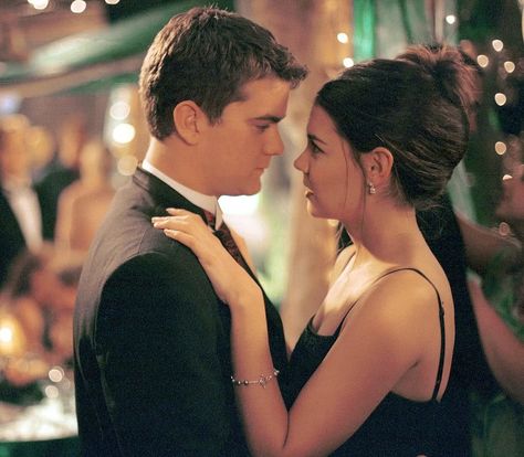 Dowson Creek, Slow Dance Songs, Prom Songs, Dawson Creek, Joey Potter, Pacey Witter, 90s Prom, 90s Songs, Best Tv Couples