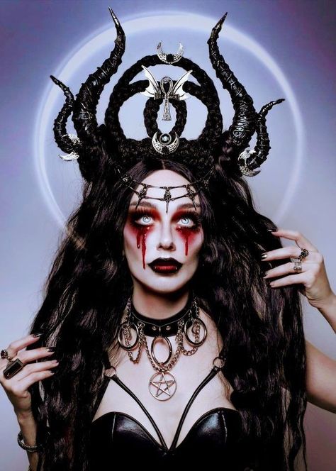 Makeup Horor, Demon Makeup, Teknik Makeup, Demon Costume, Halloweenský Makeup, Beauty Spells, Drag Make-up, Horror Makeup, Halloween Makeup Inspiration