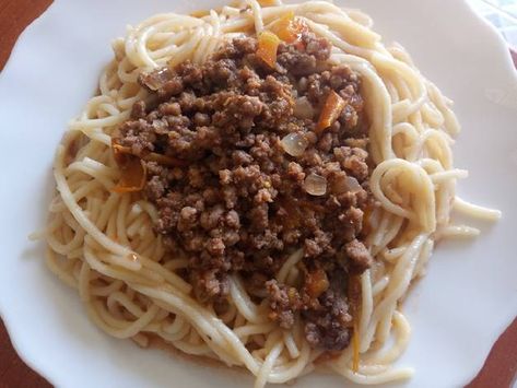 Spaghetti and minced meat Spaghetti And Minced Meat, Pasta With Minced Meat, Mince And Pasta Recipes, Spaghetti And Mince, Macaroni And Mince, Mince Pasta Bake, Minced Meat Recipe, Spaghetti Pasta, Cooking Pot