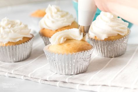 This sweet and simple vanilla buttercream frosting is easy to whip up and pipes beautifully. It's the perfect frosting to top cakes and cupcakes. Piping Frosting, Easy Frosting, Chocolate Buttercream Frosting, Vanilla Buttercream Frosting, Buttercream Frosting Recipe, White Icing, Cakes And Cupcakes, Homemade Vanilla, Vanilla Buttercream