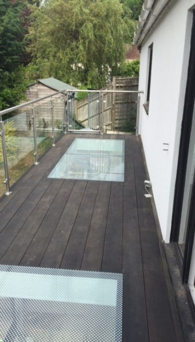 Glass Floor Balcony, Townhouse Landscaping, Balcony Decking, Glass Deck, Walking On Glass, Roof Balcony, Garage Guest House, Glass Fence, Glass Balcony