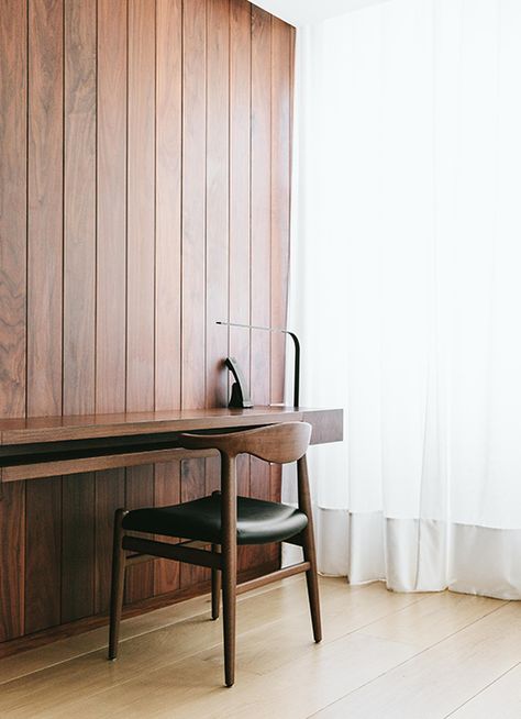 I am a dreamer Desk Hotel Room, Panel Walls, Casa Cook, Yabu Pushelberg, Tile Fireplace, Long Desk, Built In Desk, Mid Century House, Wood Panel