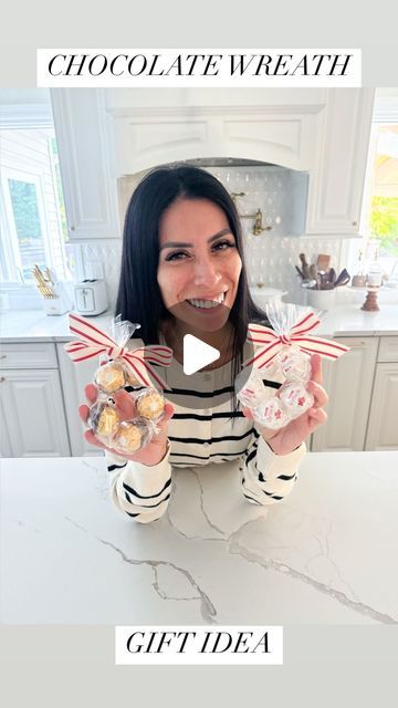 Carla Bushey - Always keepin’ it real on Instagram: "Like & Save this post so you can make it later! Here is my second holiday gift idea, I’m sharing new ideas every week to help you get everyone in your list!  . Comment WREATH and I’ll send you the links of what I used, right to your DM! . This is what you will need: Cellophane paper, double side tape, twine, festive ribbon and chocolates like Ferrero Rocher or Lindt.  . #holidaygift #holidaycrafts #giftideas #holidaygiftguide #homemadegifts #chocolatewreath #holidaywreath" Lindt Chocolate Wreaths, Carla Bushey, Chocolate Wreath, Xmas Cards To Make, Ferrero Rocher Gift, Elf Party, Candy Wreath, Christmas Open House, Neighbor Christmas Gifts