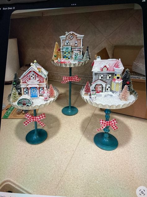 Vintage Christmas Crafts, Christmas 2025, Gingerbread Crafts, Gingerbread Christmas Decor, Christmas Houses, Christmas Board, Dollar Store Christmas, Country Christmas Decorations, Candy Christmas Decorations