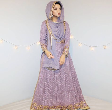 Dupatta over head Dupatta On Head Style Pakistani, Pakistani Dupatta Style, Dupatta Draping Styles On Head, Dupatta On Head Style, Saimas Corner, Shawl Draping, Dupatta On Head, Lehenga Sharara, Nikah Dresses