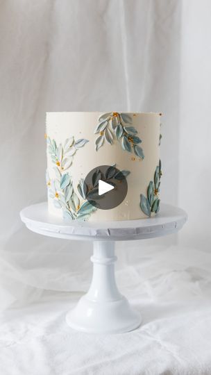 Wildflower Cake Design, Simple Cake Flowers, Palate Knife Cake Decorating, Palette Cake Decorating, Butter Cream Cake Design, Pallet Knife Cake Decorating, Butter Cream Flowers, Bolo Knife, Bridal Shower Cake Ideas