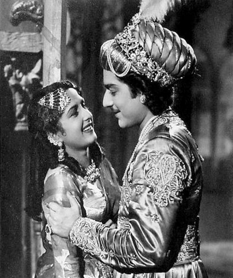 Pradeep Kumar and Bina Rai in film Anarkali 1953, depicting a tale of Royal romance Shahzada Salim and courtesan Anarkali, which is not kindly looked upon by Emperor Akbar, subsequent revolt of Salim against Mughal Sultanat and victory of eternal love against authority albeit sacrifice of life. It was biggest hit of 1953. The seven solo songs by Lata, were raging hit. Pradeep Kumar, Royal Romance, Indian Movie, Bollywood Pictures, Indian Star, Golden Oldies, Vintage Bollywood, Movie Stills, Indian Movies