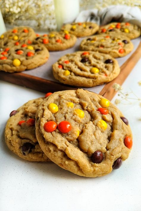 Reese's Pieces Cookies, Best Cookie Recipe Ever, Reeses Cookies, Soft Peanut Butter Cookies, Reese's Pieces, Best Peanut Butter Cookies, Peanut Butter Cup Cookies, Chewy Peanut Butter Cookies, Peanut Butter Oatmeal Cookies