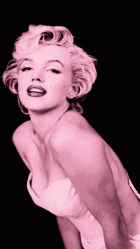 marilyn monroe wallpaper, vintage wallpaper, old aesthetic, old soul aesthetic Pink Marilyn Monroe Wallpaper, Merlin Monroe Wallper, Marilyn Monroe Poster Vintage, Marilyn Monroe Wallpaper Vintage, Marilyn Monroe Aesthetic Pink, Marilyn Monroe Wallpaper Aesthetic, Old Soul Aesthetic, Bow Wallpaper Iphone, Soul Aesthetic