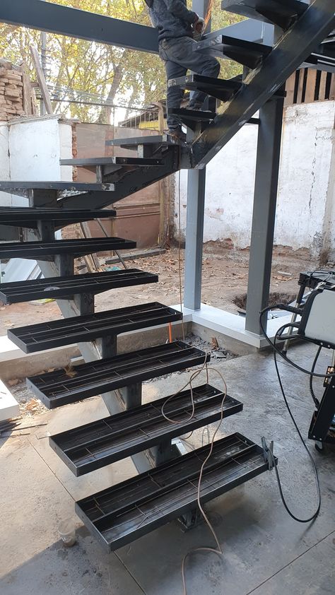 Exterior Metal Stairs Design, Exterior Steel Stairs, Staircase Steel Design, Steel Steps Design, Metal Staircase Design Modern, Steel Stairs Design Interiors, Steel Staircase Design Modern, Ms Staircase Designs, Metal Stairs Indoor