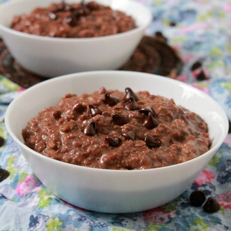 Sticky rice cooked in coconut milk and chocolate. This chocolate rice pudding is the ultimate breakfast sweet treat or when served with ice cream - a truly yummy dessert - Champorado! Jello Pudding Desserts, Chocolate Rice Pudding, Breakfast Oatmeal, Ultimate Breakfast, Chocolate Oatmeal, Crock Pot Slow Cooker, Sticky Rice, Rice Pudding, Sweet Potato Casserole