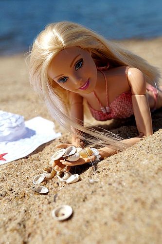 ... and a drop of summer magic) | Maria Arcticfox | Flickr Barbie Poses, Barbie Tumblr, Barbie Photography, Barbie Stories, Accessoires Barbie, Summer Magic, Barbies Pics, Barbie Summer, Barbie Sets