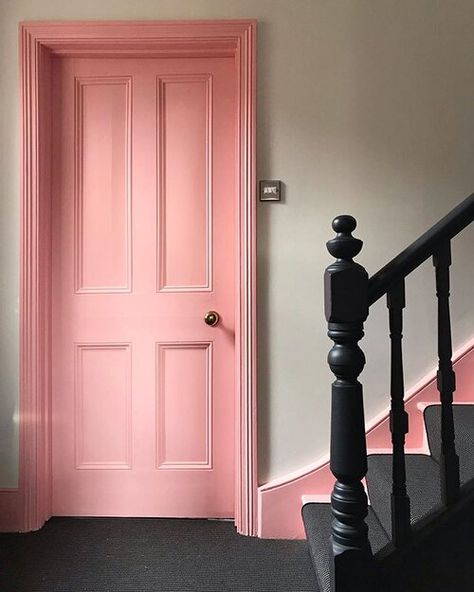 Christmas Decor Boxes, Pink Hallway, The Pink House, Hallway Paint, Hallway Inspiration, House London, Pink Door, Eclectic Living Room, Pink House