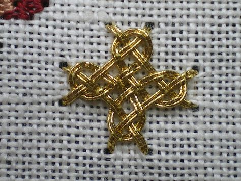 Viking Embroidery, Celtic Cross Stitch, Gold Work Embroidery, Hardanger Embroidery, Needlepoint Stitches, Needlework Embroidery, 자수 디자인, Hand Embroidery Stitches, Gold Embroidery