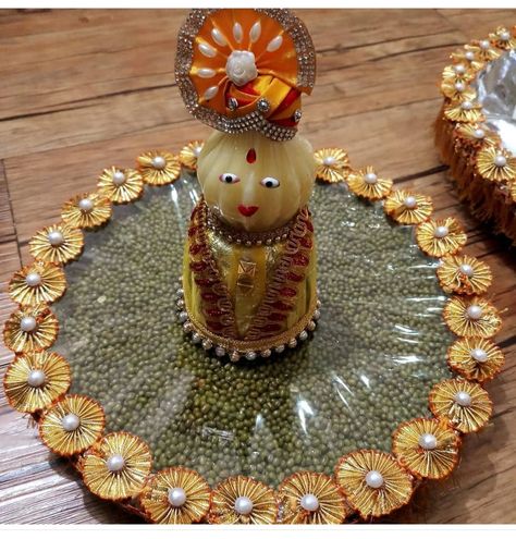 Nariyal Decoration Indian Weddings, Wedding Gifts Indian, Pista Shell Crafts, Coconut Decoration, Wedding Gift Hampers, Indian Wedding Gifts, Thali Decoration, Wedding Gift Items, Thali Decoration Ideas