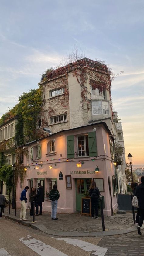 France City Aesthetic, Aesthetic Places In Paris, Paris Aesthetic Places, Life In Paris Aesthetic, Spring In Paris Aesthetic, Montmartre Paris Photography, Monmarte Paris Aesthetic, Summer Paris Aesthetic, Paris Spring Aesthetic