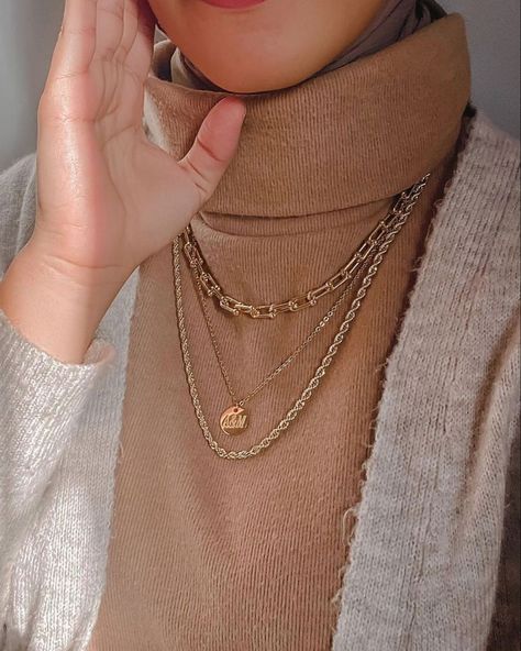 #hijab #hijabstyle #modestfashion #modesty #hijabmuslim #hijabi #hijabfashion #hijabibloggers #muslima #sÌ§al #scarf #winter #muslim #muslimfashion #hijabfashionideas #hijabfab #ØØ¬Ø§Ø¨ #thepatenthijabi Hijabi Necklace, Hijabi Accessories, Necklace With Hijab, Hijab Necklace, Hijab Jewelry, Necklace Layers, Jewelry Styling, Hijab Styles, Hijabi Fashion