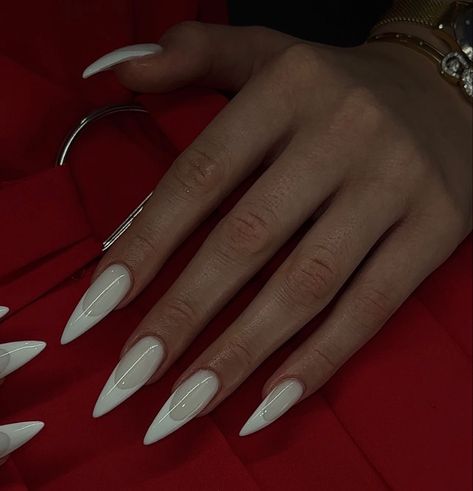 French Nail Ideas, White Stiletto Nails, Stile Kylie Jenner, French Manicures, Long Almond, Birthday Goals, Pointed Nails, Blush Nails, Classy Acrylic Nails