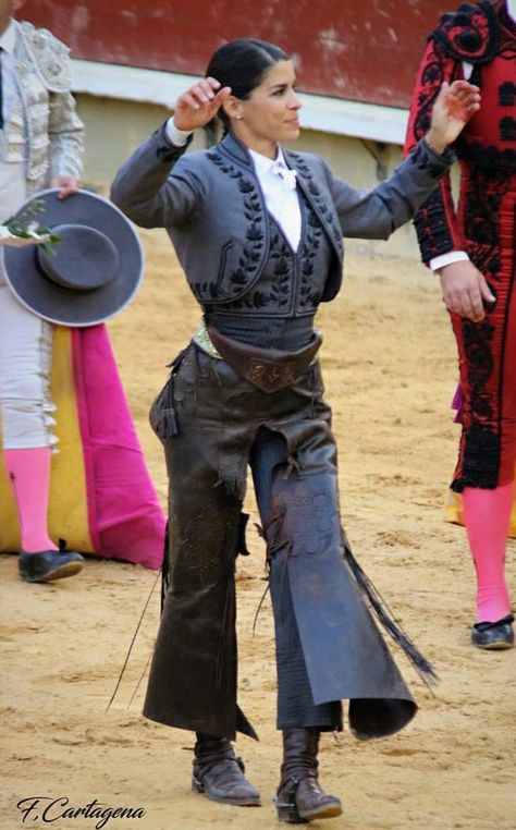 Matador Inspired Fashion, Spanish Western Fashion, Space Cowboy Aesthetic Outfits, Spanish Clothes Traditional, Spanish Culture Fashion, Cowboy Clothes Reference, Cowboy Boot Reference, Cowgirl Pose Reference, Spain Traditional Clothing